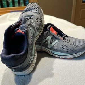 New Balance tennis shoes